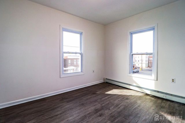 364 Market Street 2F, Perth Amboy, NJ 08861