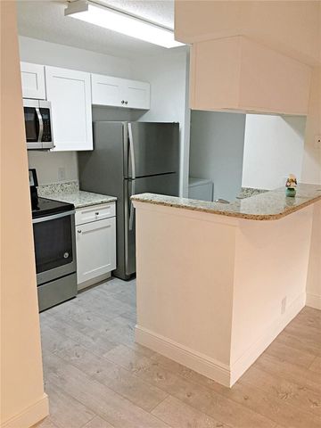 375 LAKE ONTARIO COURT 301, Altamonte Springs, FL 32701