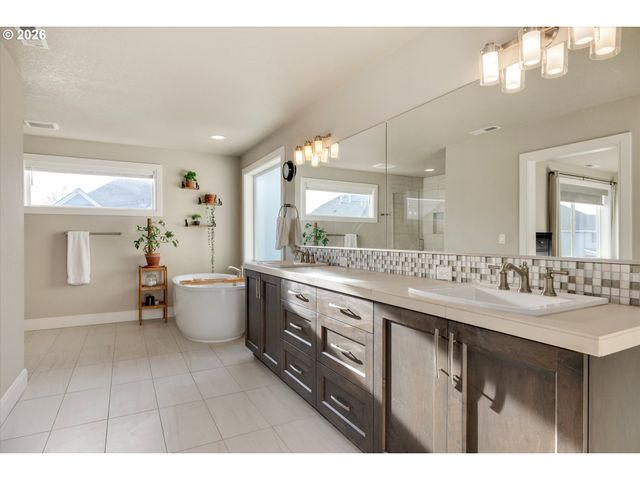 14065 Se NIGHTINGALE Ave, Happy Valley, OR 97015