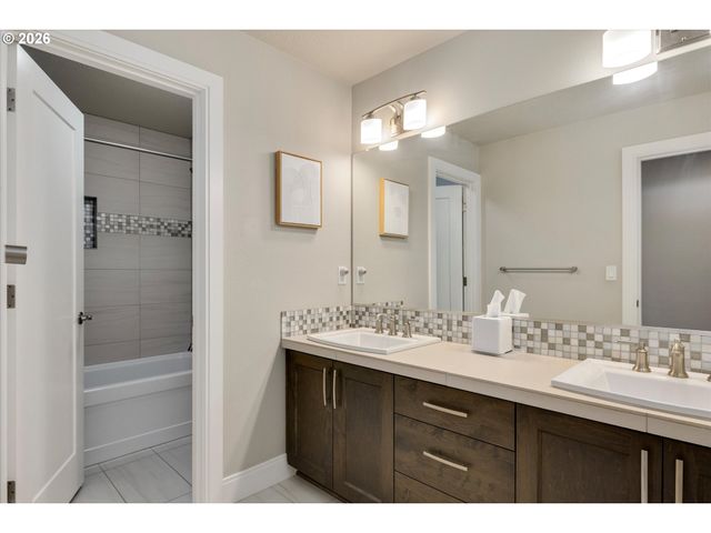 14065 Se NIGHTINGALE Ave, Happy Valley, OR 97015