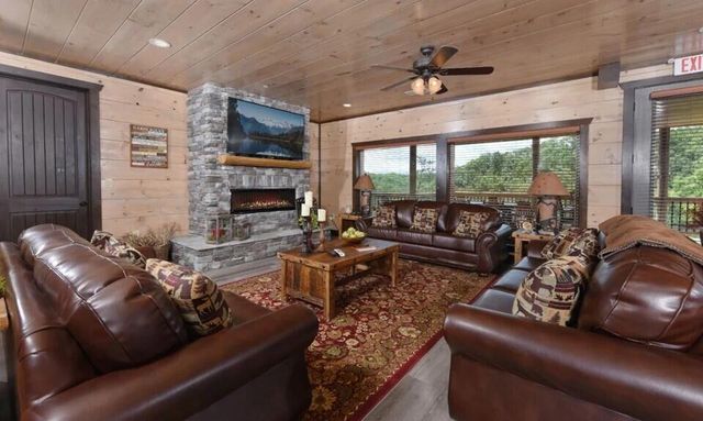 1481 Sleepy Valley Lane, Sevierville, TN 37876