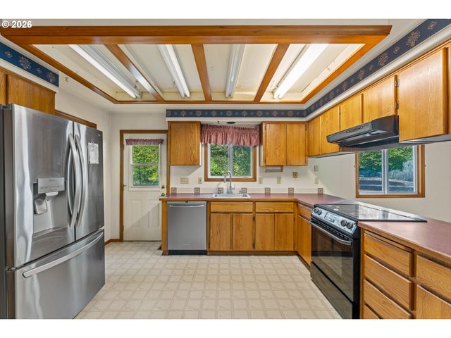 35255 S SUMMIT Ln, Molalla, OR 97038
