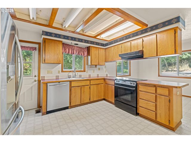 35255 S SUMMIT Ln, Molalla, OR 97038