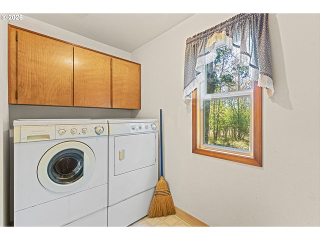 35255 S SUMMIT Ln, Molalla, OR 97038