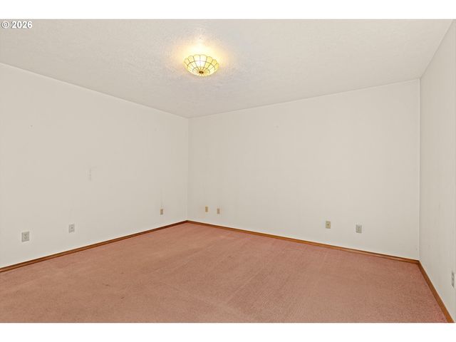 35255 S SUMMIT Ln, Molalla, OR 97038