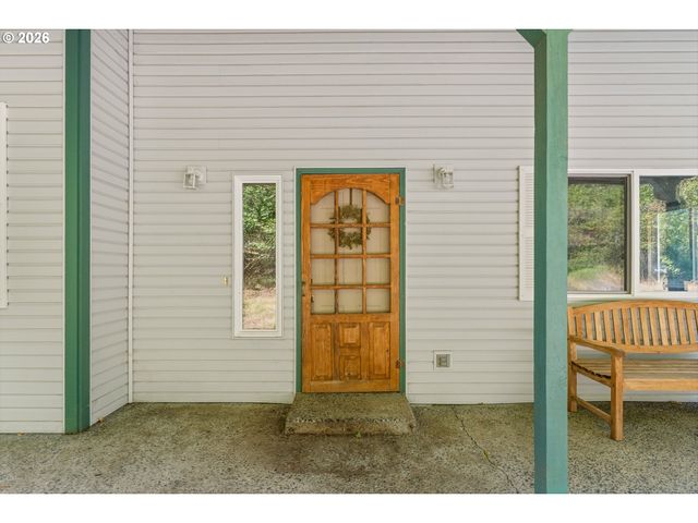 35255 S SUMMIT Ln, Molalla, OR 97038