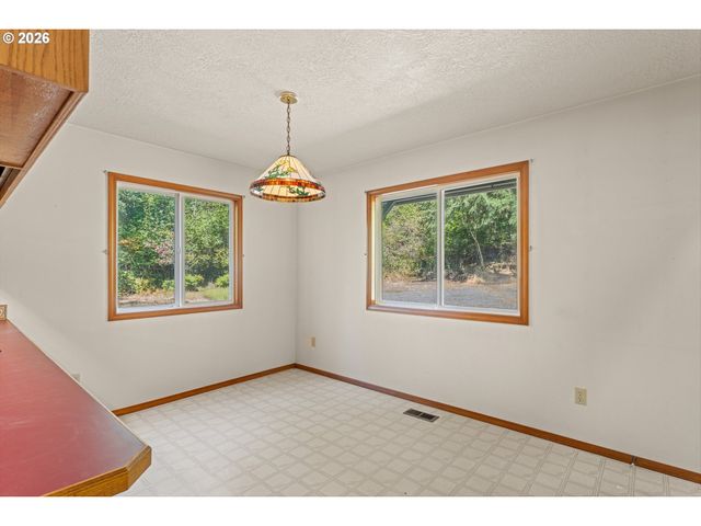 35255 S SUMMIT Ln, Molalla, OR 97038