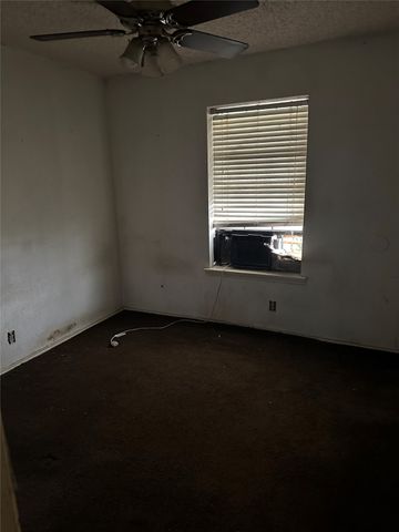 427 N Dallas Street, Palmer, TX 75152