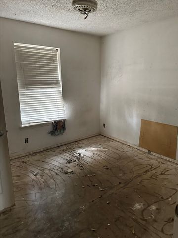 427 N Dallas Street, Palmer, TX 75152