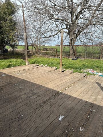 427 N Dallas Street, Palmer, TX 75152