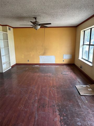 427 N Dallas Street, Palmer, TX 75152