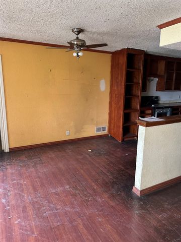 427 N Dallas Street, Palmer, TX 75152