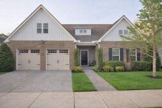 240 Jocelyn Dr, Cottontown, TN 37048