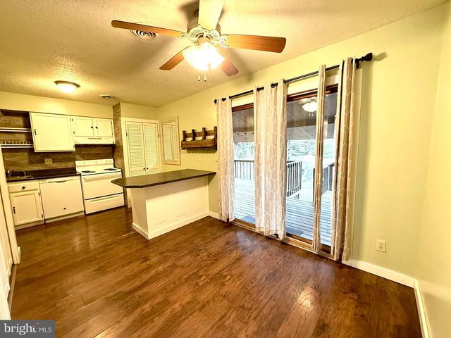 4 OXWOOD CIR, New Oxford, PA 17350