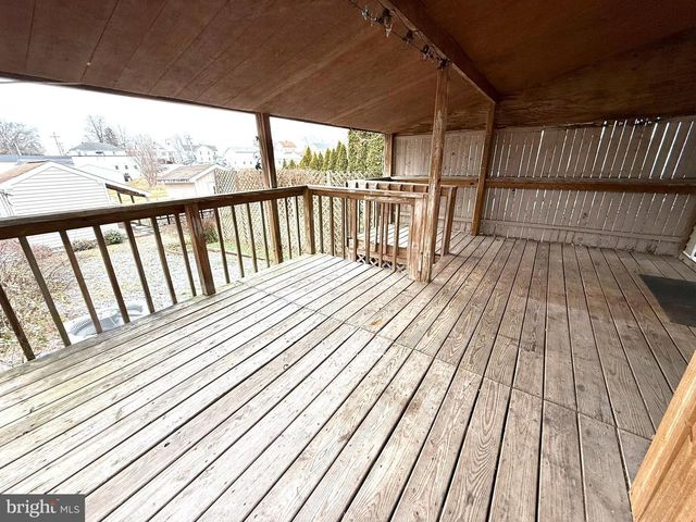 4 OXWOOD CIR, New Oxford, PA 17350