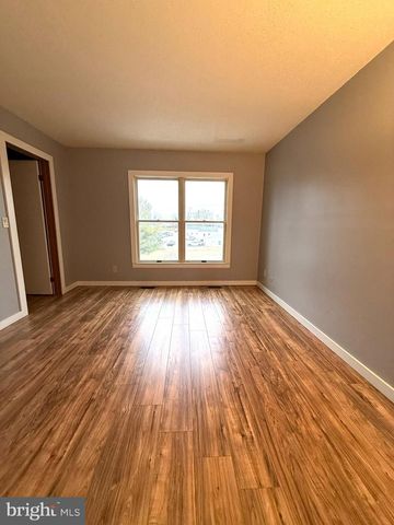 4 OXWOOD CIR, New Oxford, PA 17350