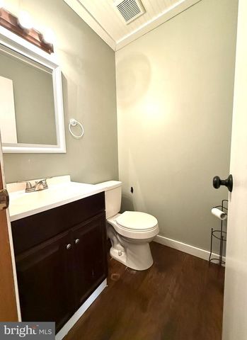 4 OXWOOD CIR, New Oxford, PA 17350