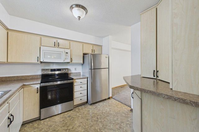 1541 S Bavarian Pass, Fridley, MN 55432
