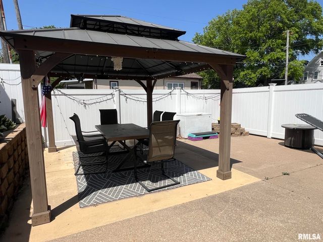 2938 HARRISON Street, Davenport, IA 52803