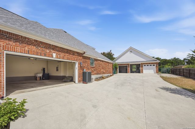 711 Spacious Sky, San Antonio, TX 78260