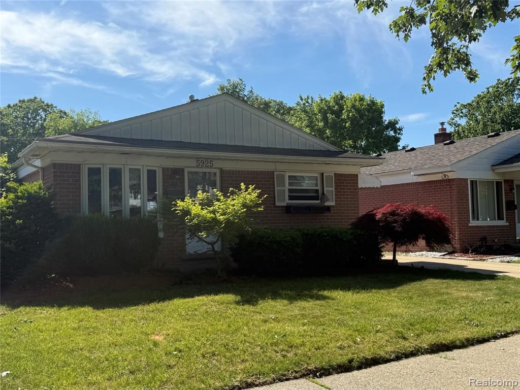 5925 Berwyn Street, Dearborn Heights, MI 48127