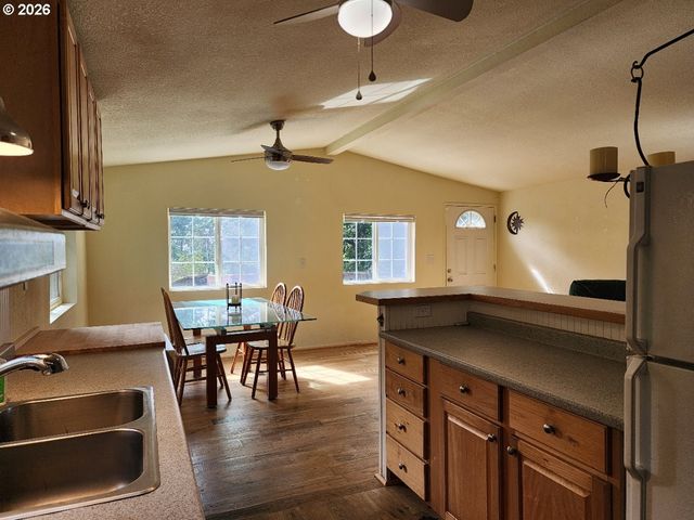 307 12TH St, Port Orford, OR 97465