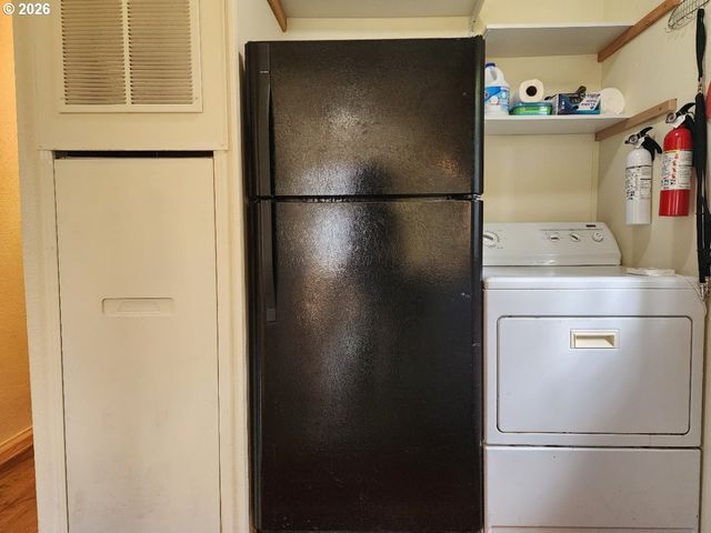 307 12TH St, Port Orford, OR 97465