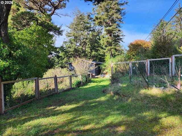 307 12TH St, Port Orford, OR 97465