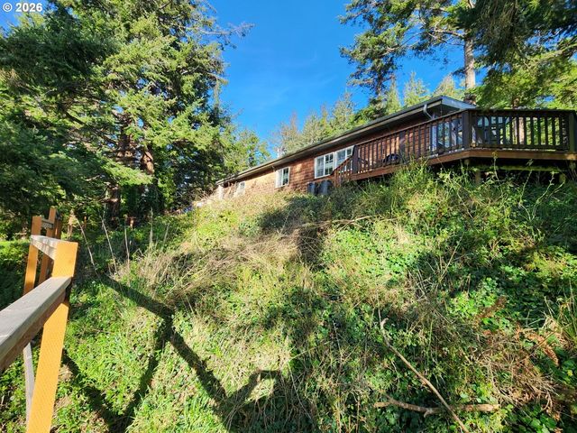 307 12TH St, Port Orford, OR 97465