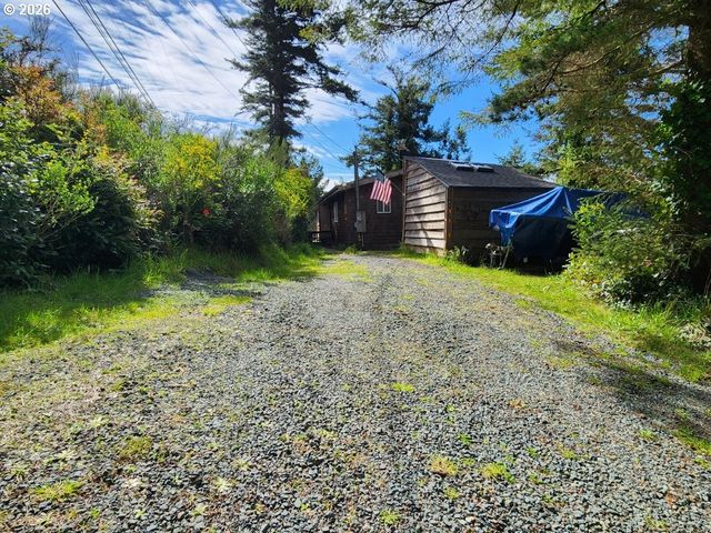 307 12TH St, Port Orford, OR 97465