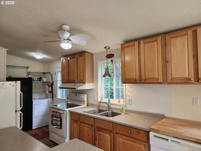 307 12TH St, Port Orford, OR 97465