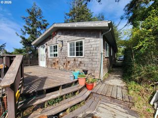 307 12TH St, Port Orford, OR 97465