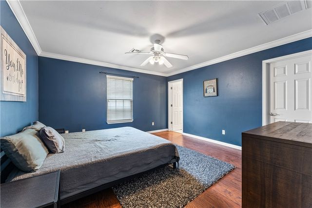 817 SE E Court, Bentonville, AR 72712