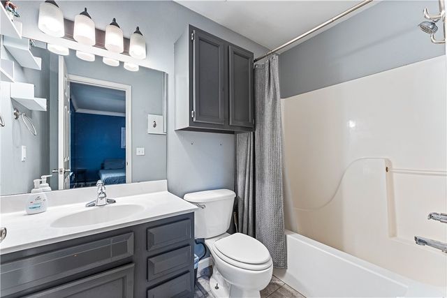 817 SE E Court, Bentonville, AR 72712