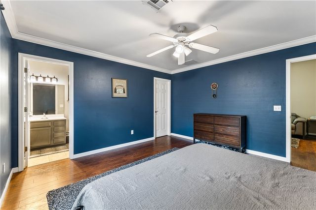 817 SE E Court, Bentonville, AR 72712