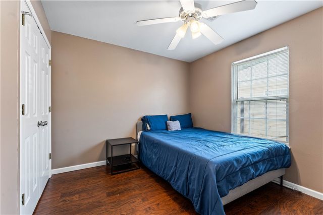 817 SE E Court, Bentonville, AR 72712