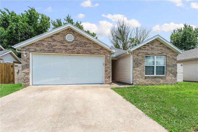 817 SE E Court, Bentonville, AR 72712