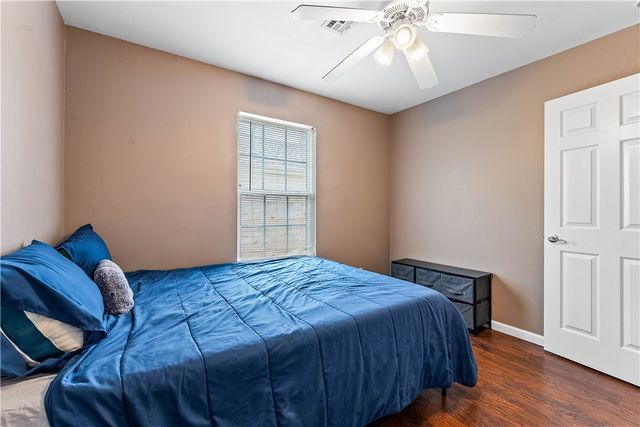 817 SE E Court, Bentonville, AR 72712