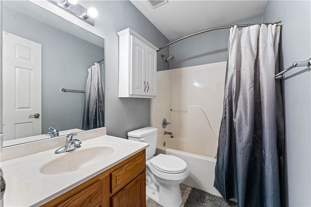 817 SE E Court, Bentonville, AR 72712