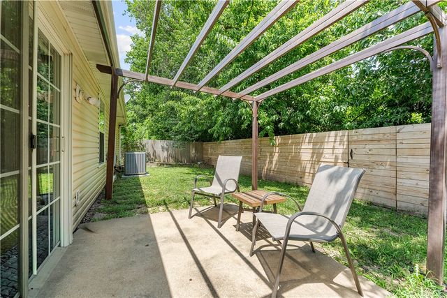817 SE E Court, Bentonville, AR 72712