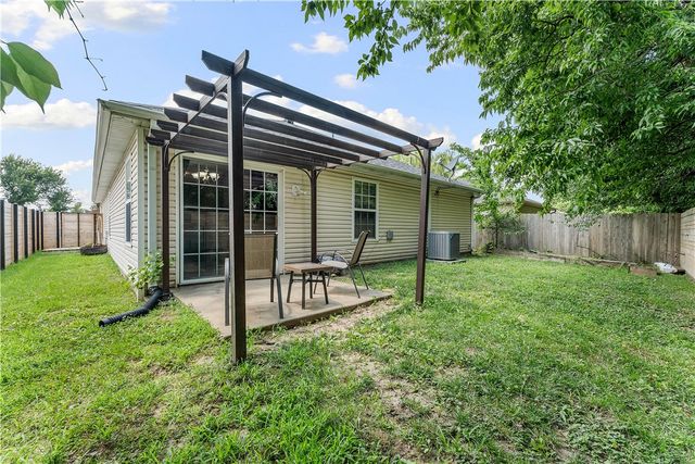 817 SE E Court, Bentonville, AR 72712