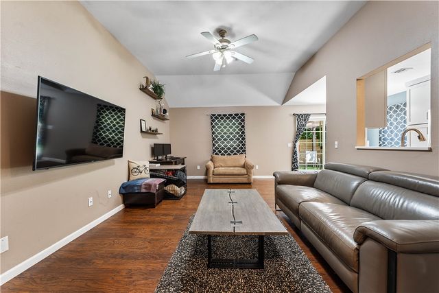 817 SE E Court, Bentonville, AR 72712