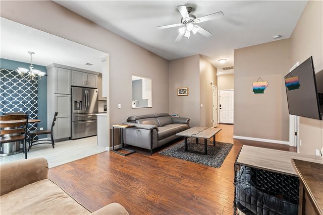 817 SE E Court, Bentonville, AR 72712