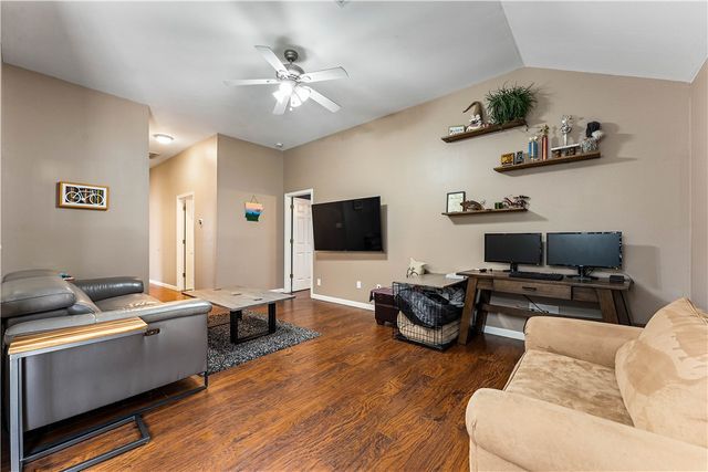 817 SE E Court, Bentonville, AR 72712