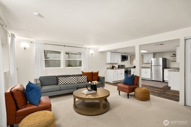 3960 SW Austin Street, Seattle, WA 98136