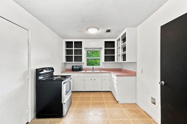 1804 E Wells Avenue, Sherman, TX 75090
