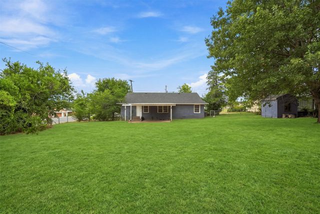 1804 E Wells Avenue, Sherman, TX 75090