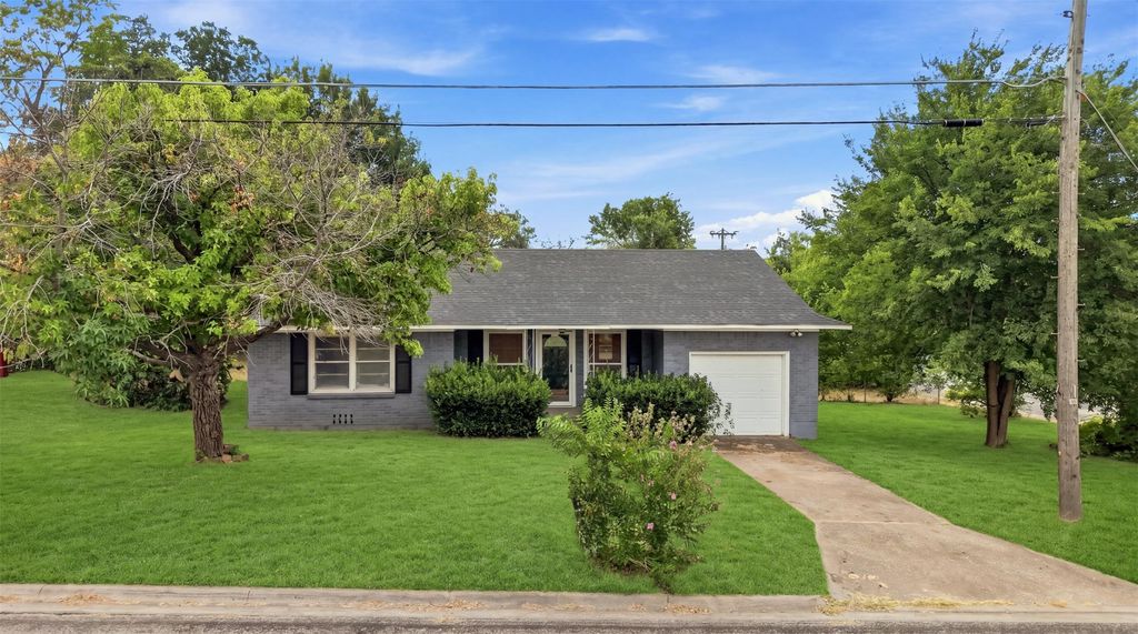 1804 E Wells Avenue, Sherman, TX 75090