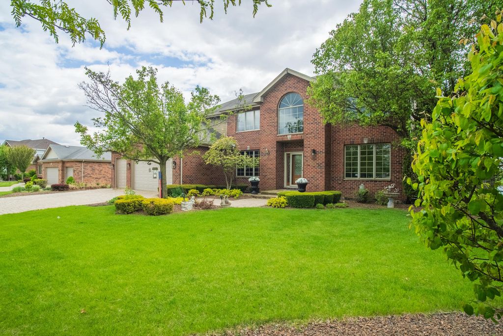 Image 1 of property listing at 2910 Ryan Drive, New Lenox, IL 60451