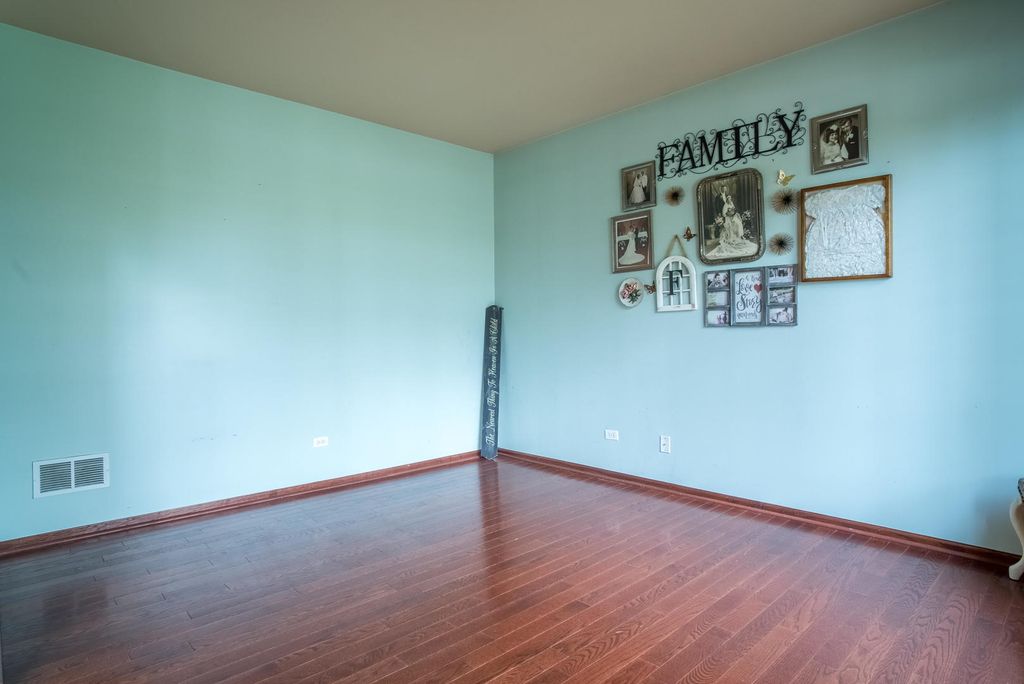 Image 15 of property listing at 2910 Ryan Drive, New Lenox, IL 60451